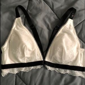 🔥💲FLASH SALE🔥💲NWT Victoria’s Secret Bralette